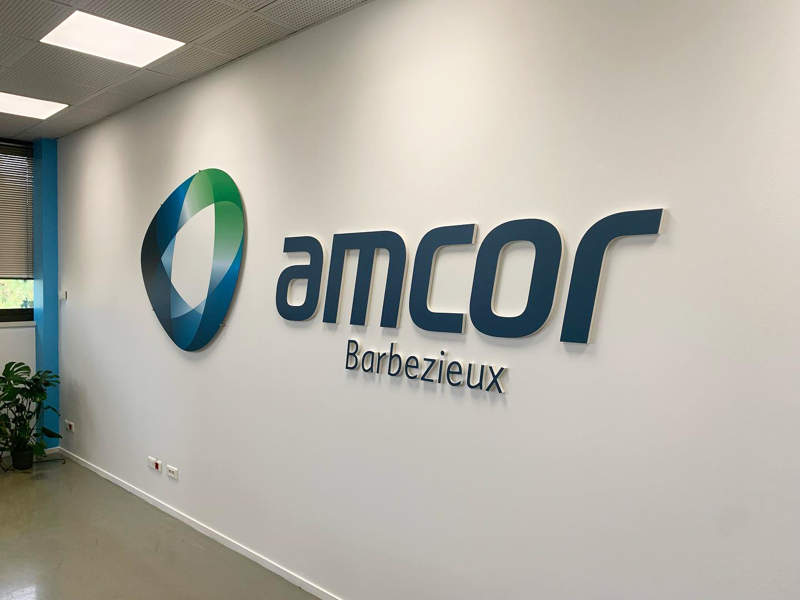 Enseigne Lettres Découpées avec adhesif