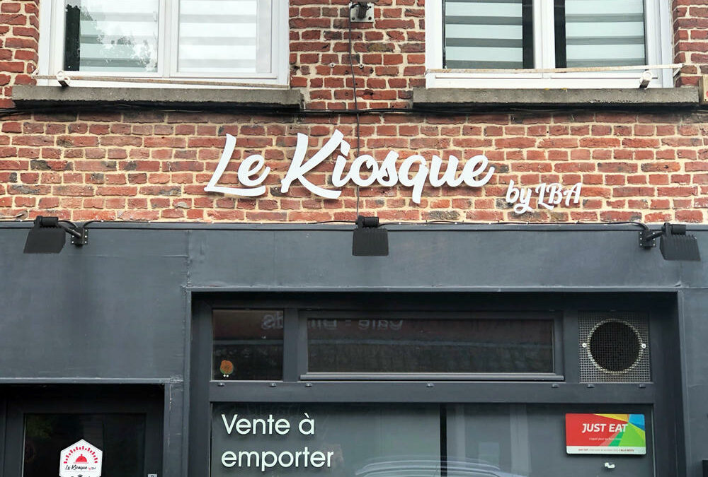 Réalisation à Linselles : enseigne ALU Composite avec lettres découpées pour « Le Kiosque ».